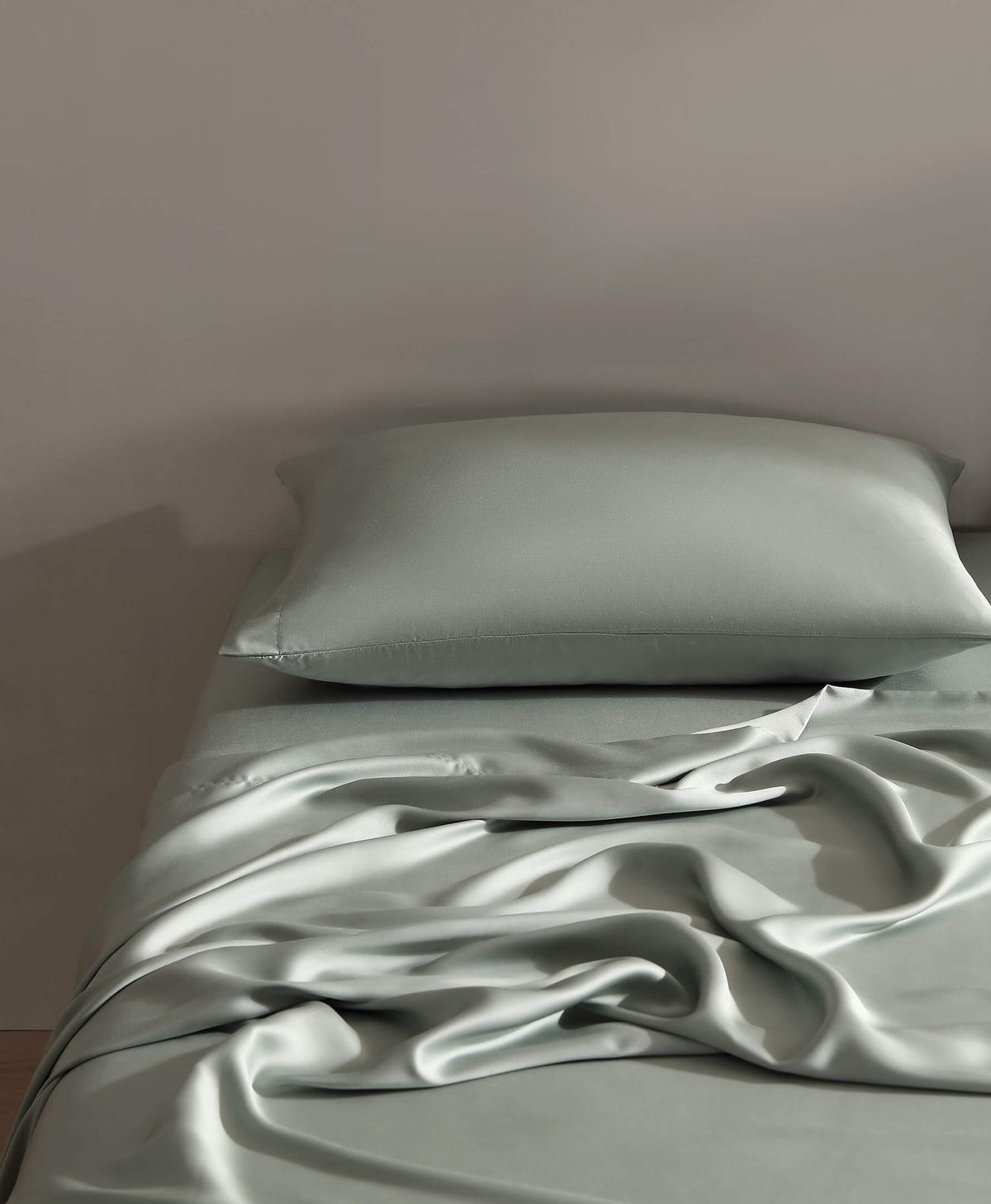 Sunday-Citizen_Silky-Lyocell-Sheet-Set Pillowcase Slate Grey