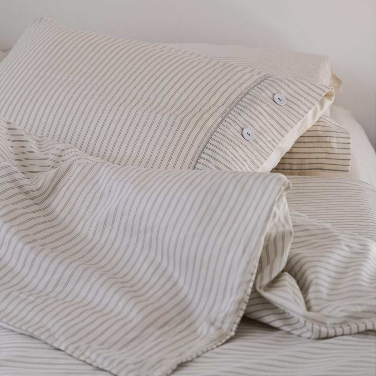 Sunday Citizen Perla Cotton Sateen Pillowcase in White - Cloud Grey